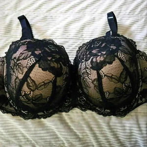 NWT Torrid Curves nude w black lace overlay.  Size 42 DDD.  Push up strapless